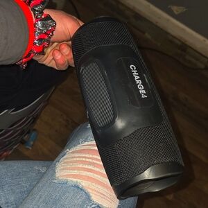 JBL charge 4